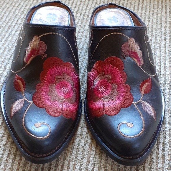 Lucky Brand Shoes - Picture 3 of 9